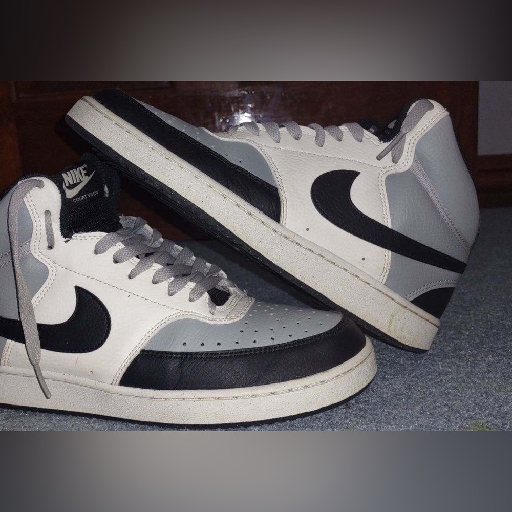 Nike men’s court vision shoes size 9
